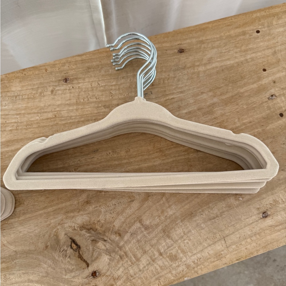 Velvet Slim Non-Slip Baby Clothes Hangers Set Rose Gold & Silver Hooks - Picture 4 of 4